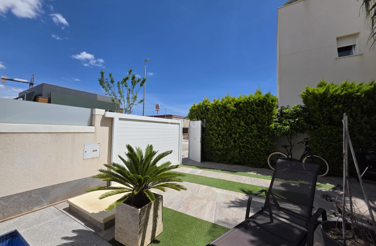 Odsprzedaż - Villa - Pilar de la Horadada - Zona Pueblo