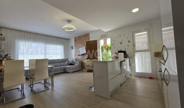 Odsprzedaż - Villa - Pilar de la Horadada - Zona Pueblo