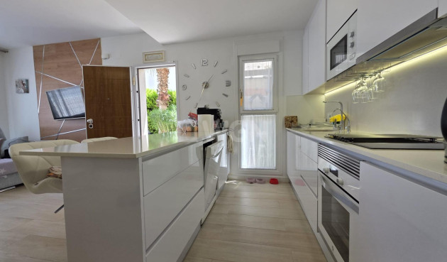 Odsprzedaż - Villa - Pilar de la Horadada - Zona Pueblo