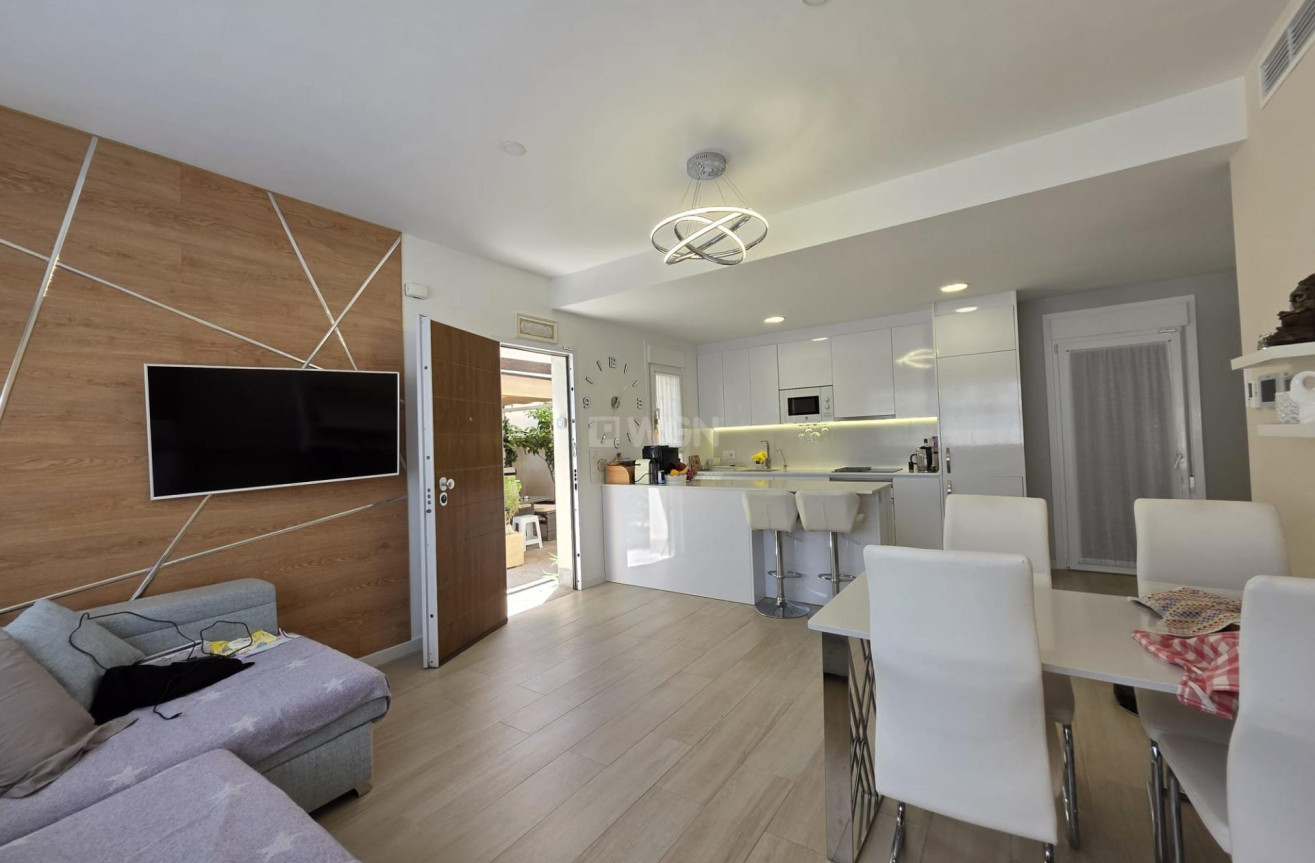 Odsprzedaż - Villa - Pilar de la Horadada - Zona Pueblo