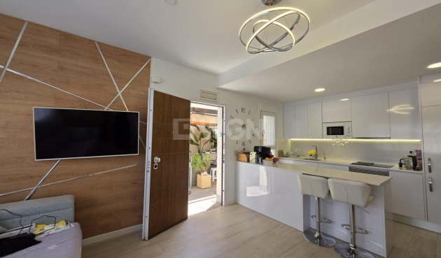 Odsprzedaż - Villa - Pilar de la Horadada - Zona Pueblo