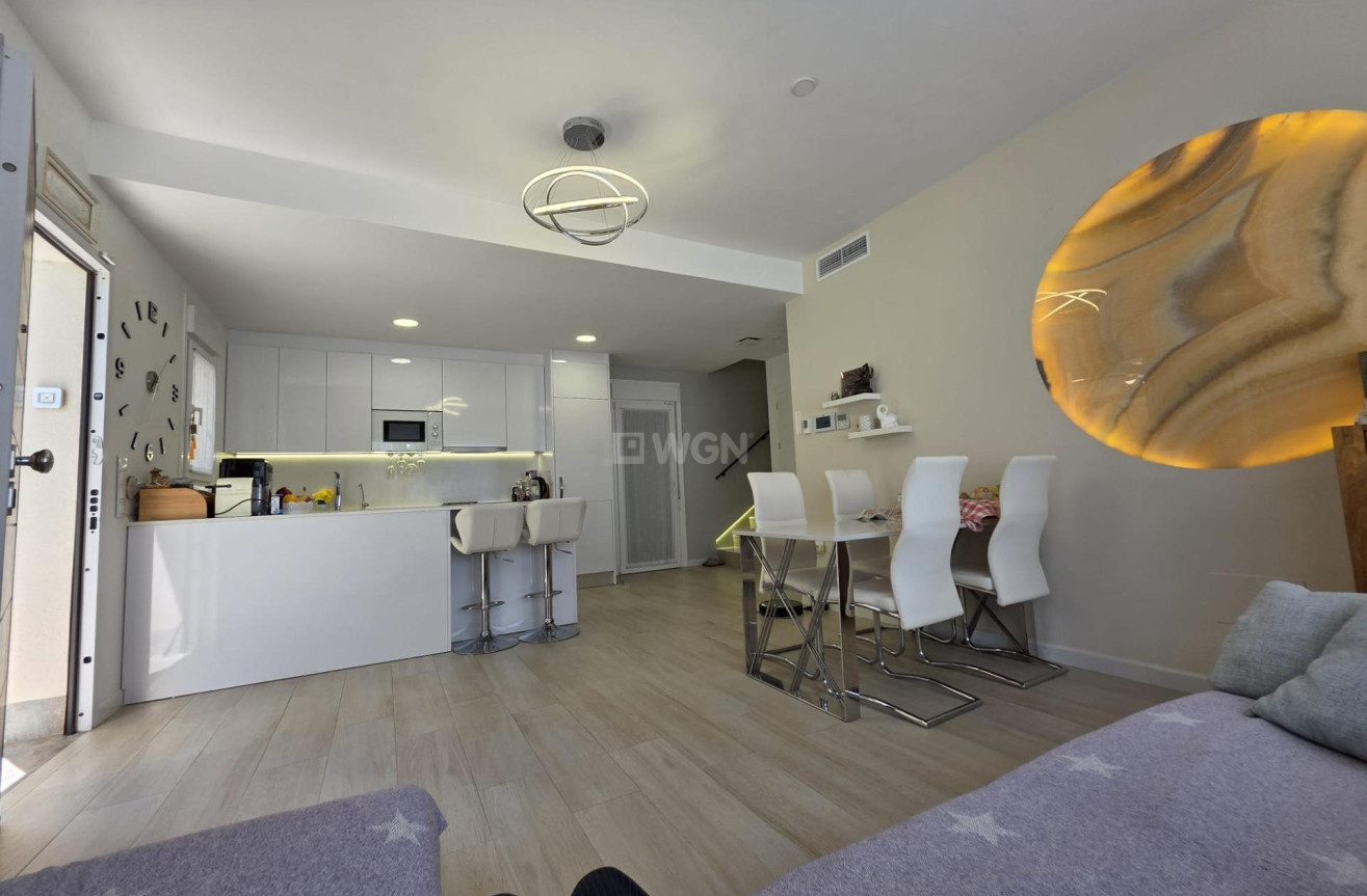 Odsprzedaż - Villa - Pilar de la Horadada - Zona Pueblo