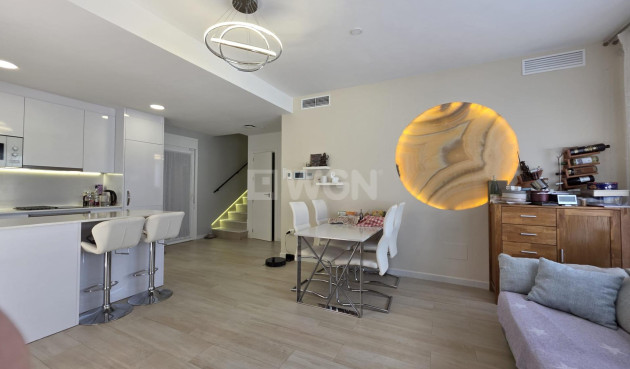 Odsprzedaż - Villa - Pilar de la Horadada - Zona Pueblo