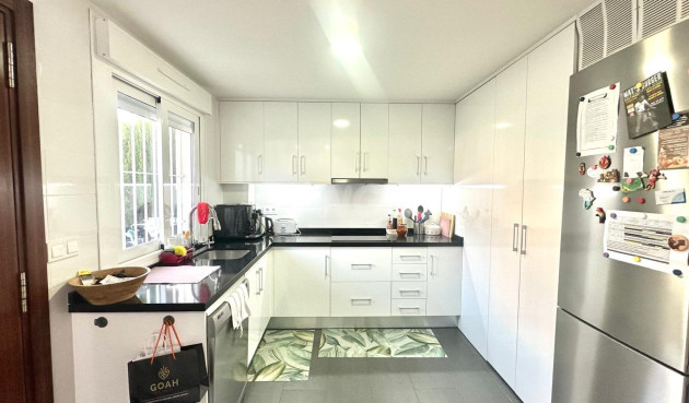 Odsprzedaż - Kamienica - Torrevieja - aguas nuevas