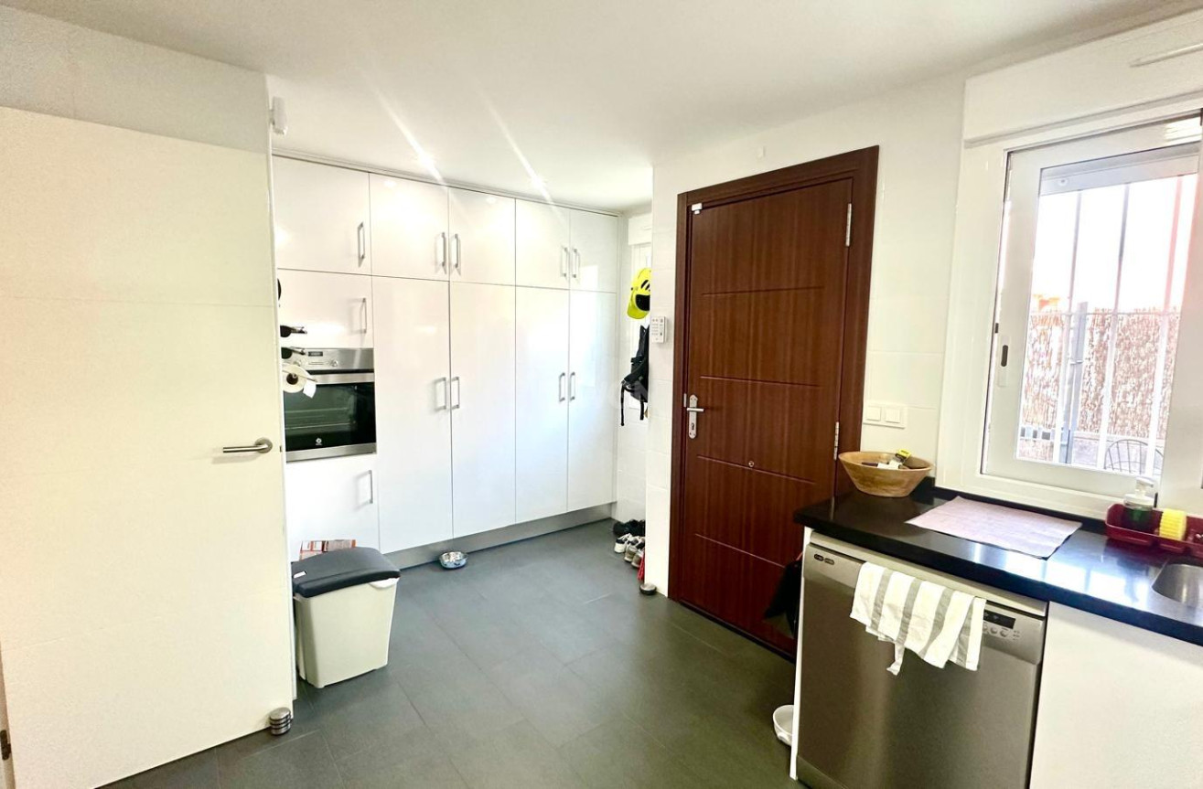 Odsprzedaż - Kamienica - Torrevieja - aguas nuevas