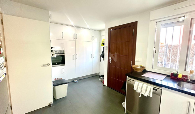 Odsprzedaż - Kamienica - Torrevieja - aguas nuevas