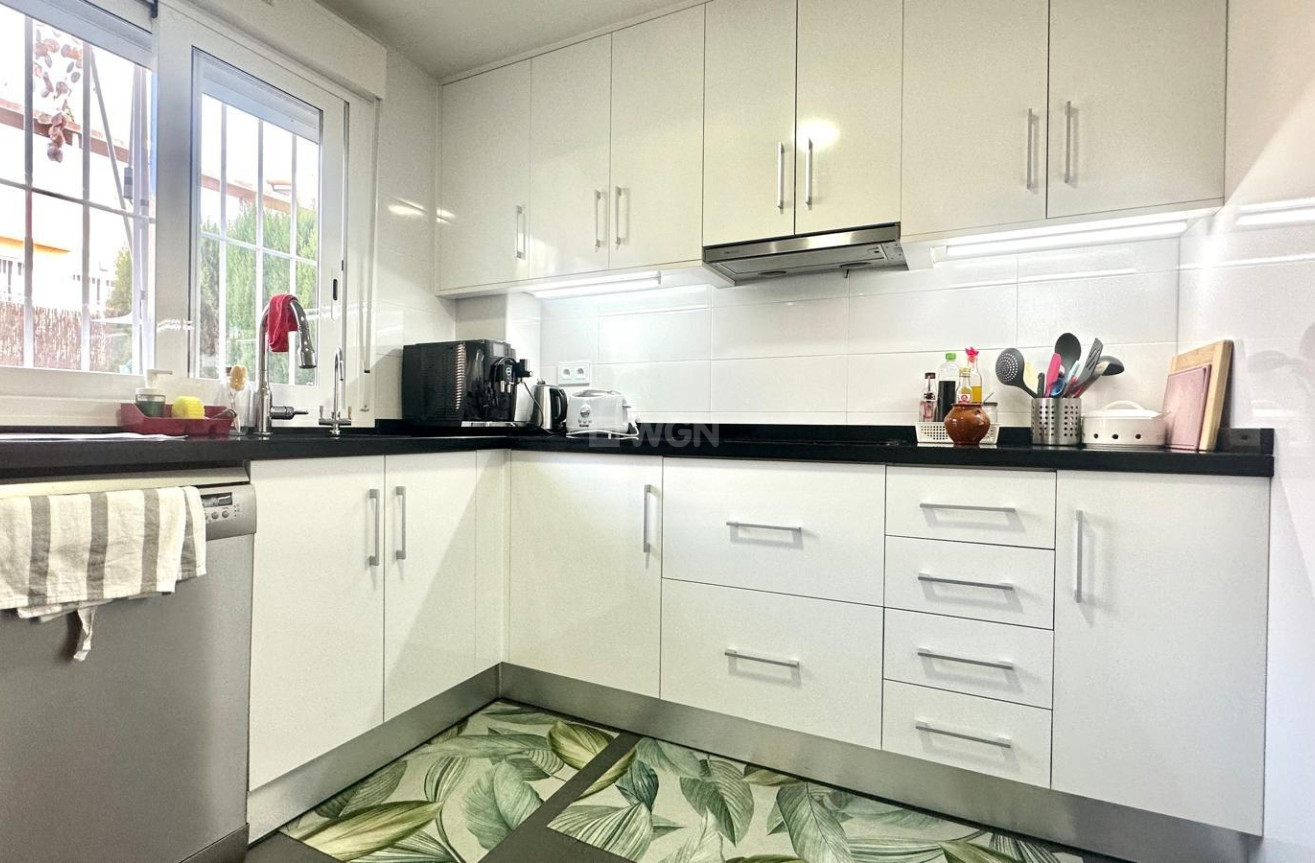 Odsprzedaż - Kamienica - Torrevieja - aguas nuevas