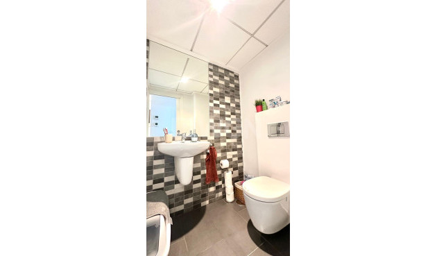 Odsprzedaż - Kamienica - Torrevieja - aguas nuevas