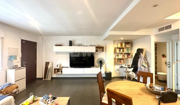 Odsprzedaż - Kamienica - Torrevieja - aguas nuevas