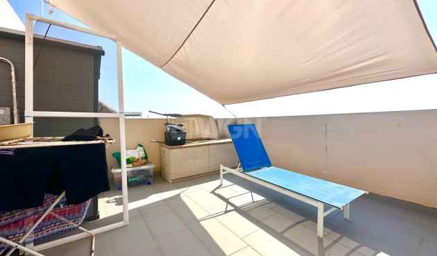 Odsprzedaż - Kamienica - Torrevieja - aguas nuevas