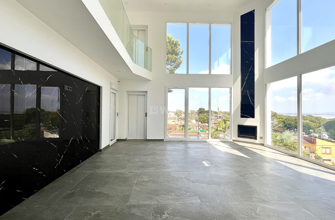 Odsprzedaż - Villa - Los Balcones - Costa Blanca