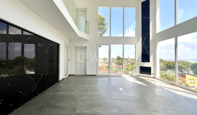 Odsprzedaż - Villa - Los Balcones - Costa Blanca