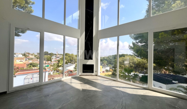 Odsprzedaż - Villa - Los Balcones - Costa Blanca