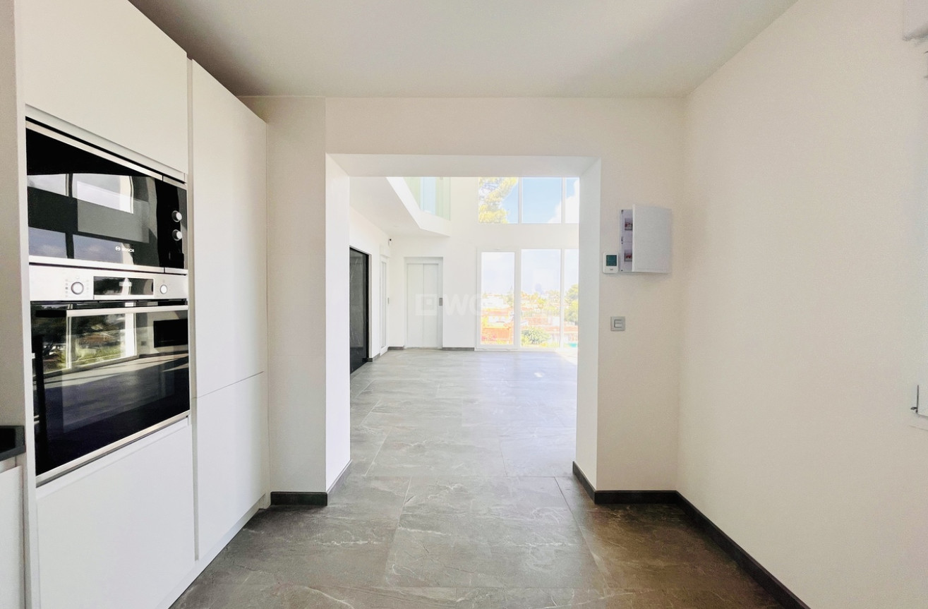 Odsprzedaż - Villa - Los Balcones - Costa Blanca