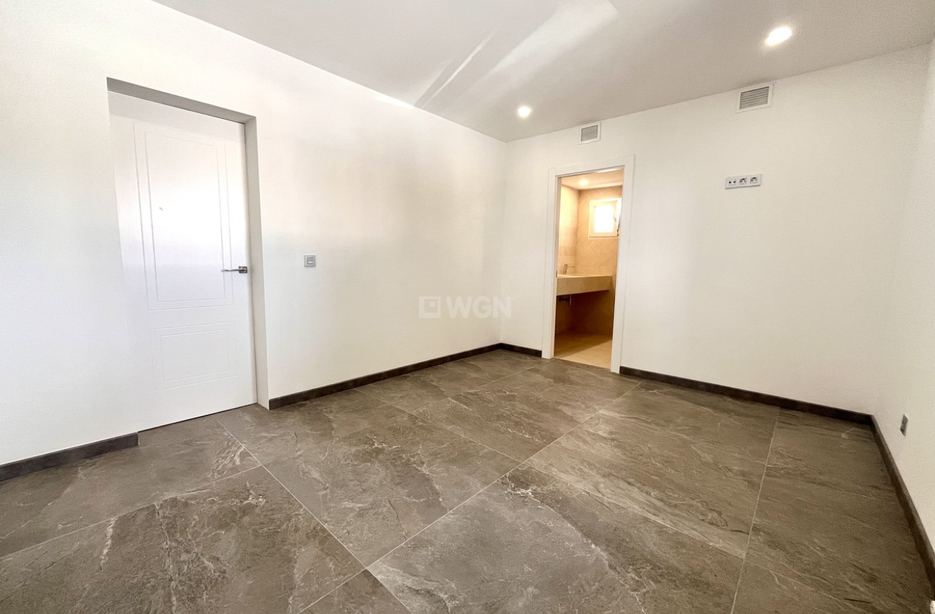 Odsprzedaż - Villa - Los Balcones - Costa Blanca