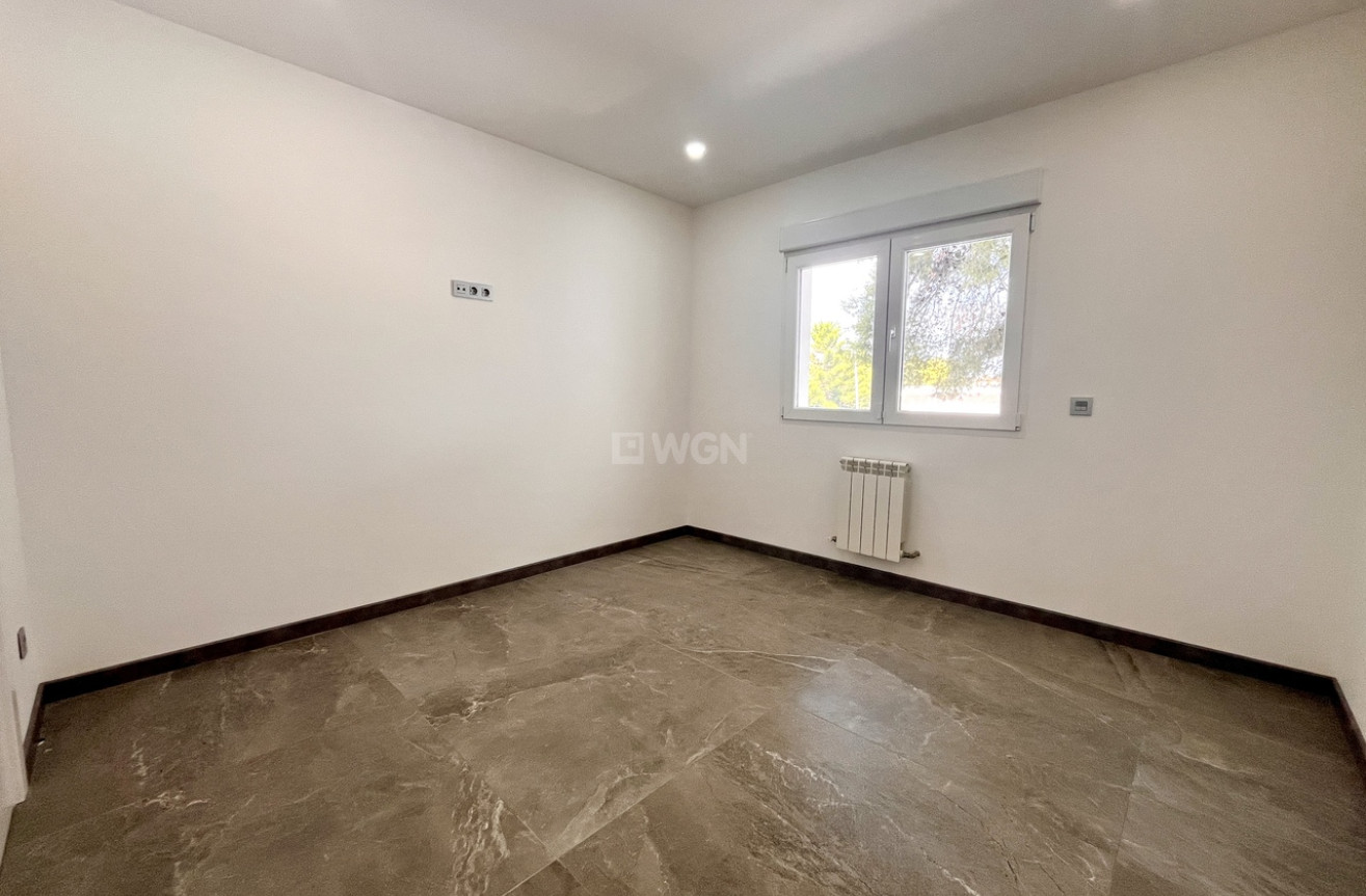 Odsprzedaż - Villa - Los Balcones - Costa Blanca