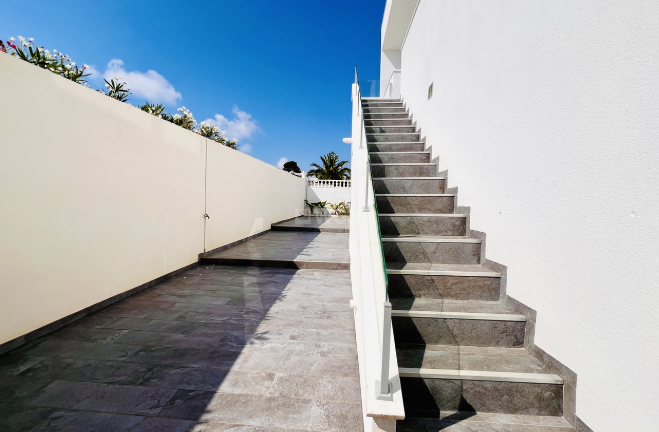 Odsprzedaż - Villa - Los Balcones - Costa Blanca