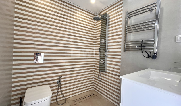 Odsprzedaż - Villa - Los Balcones - Costa Blanca