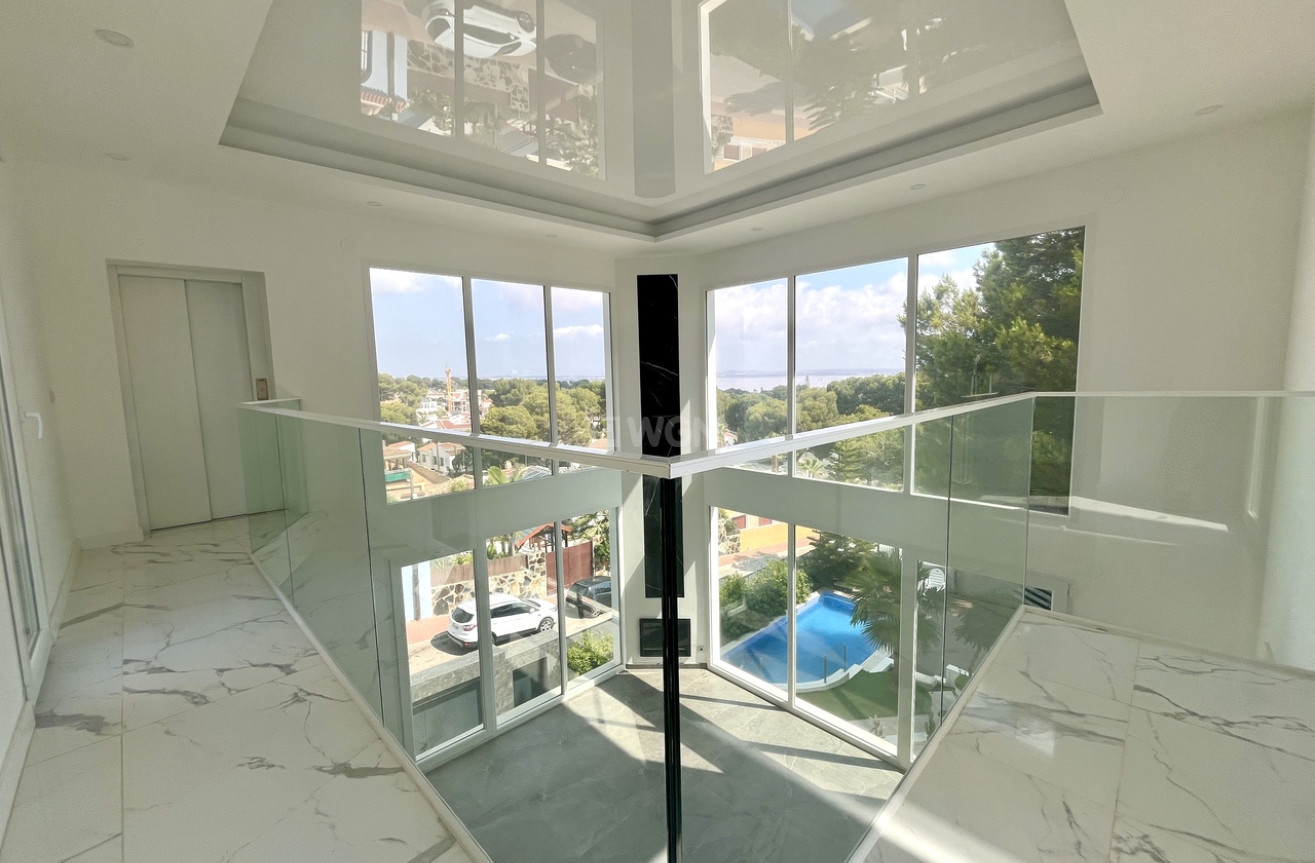 Odsprzedaż - Villa - Los Balcones - Costa Blanca