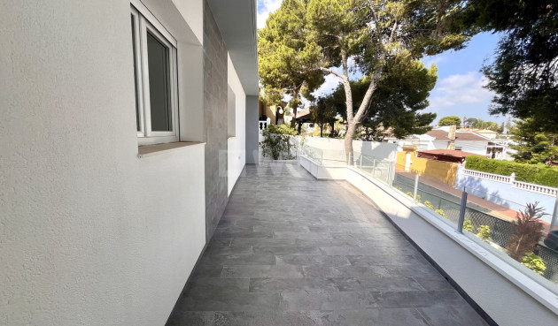 Odsprzedaż - Villa - Los Balcones - Costa Blanca