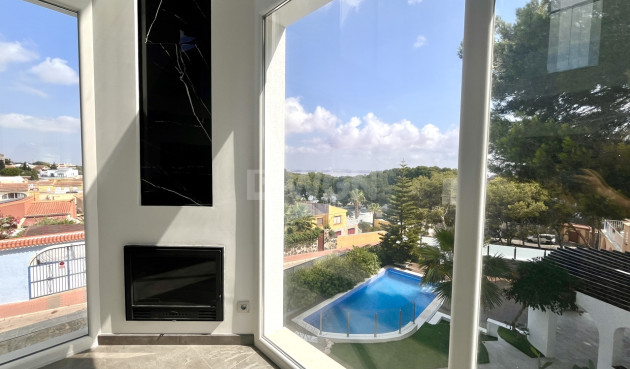 Odsprzedaż - Villa - Los Balcones - Costa Blanca