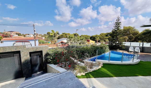 Odsprzedaż - Villa - Los Balcones - Costa Blanca