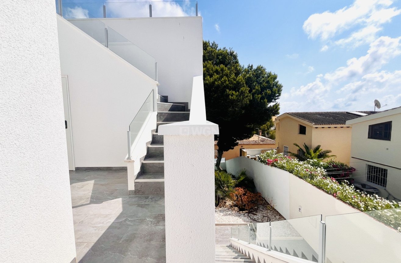 Odsprzedaż - Villa - Los Balcones - Costa Blanca