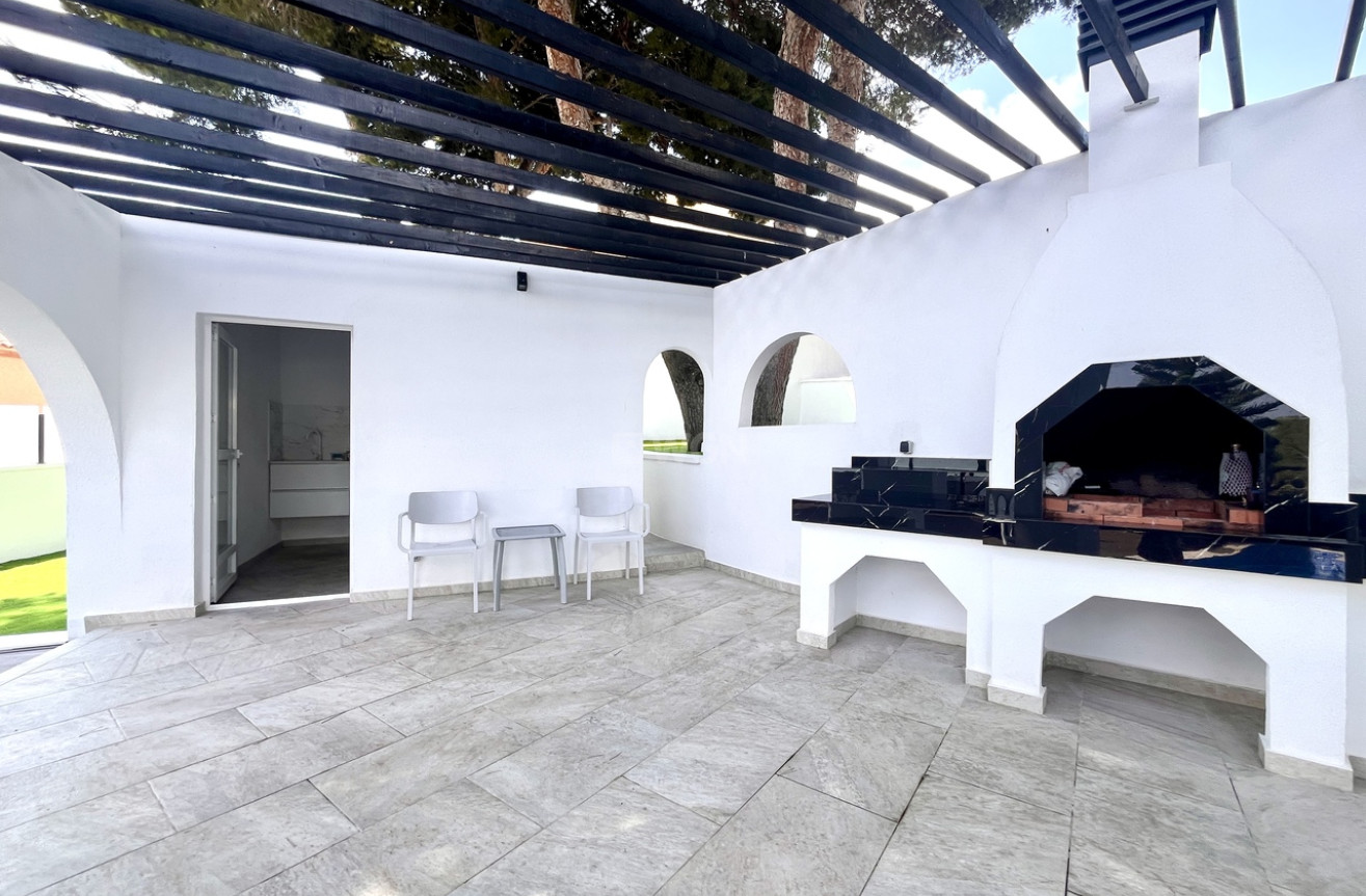 Odsprzedaż - Villa - Los Balcones - Costa Blanca