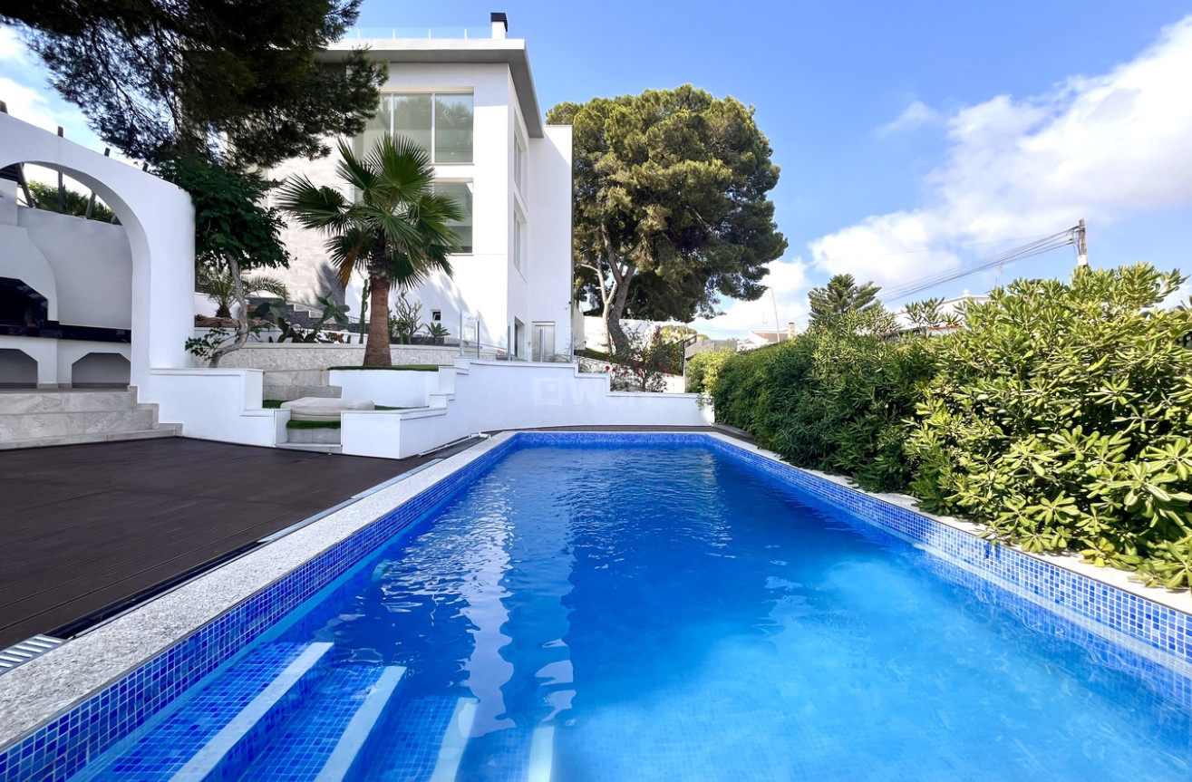 Odsprzedaż - Villa - Los Balcones - Costa Blanca