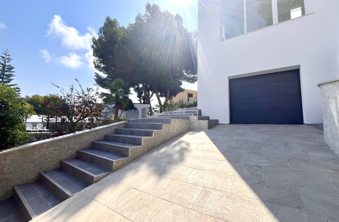 Odsprzedaż - Villa - Los Balcones - Costa Blanca