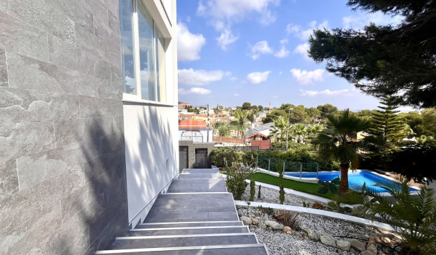 Odsprzedaż - Villa - Los Balcones - Costa Blanca