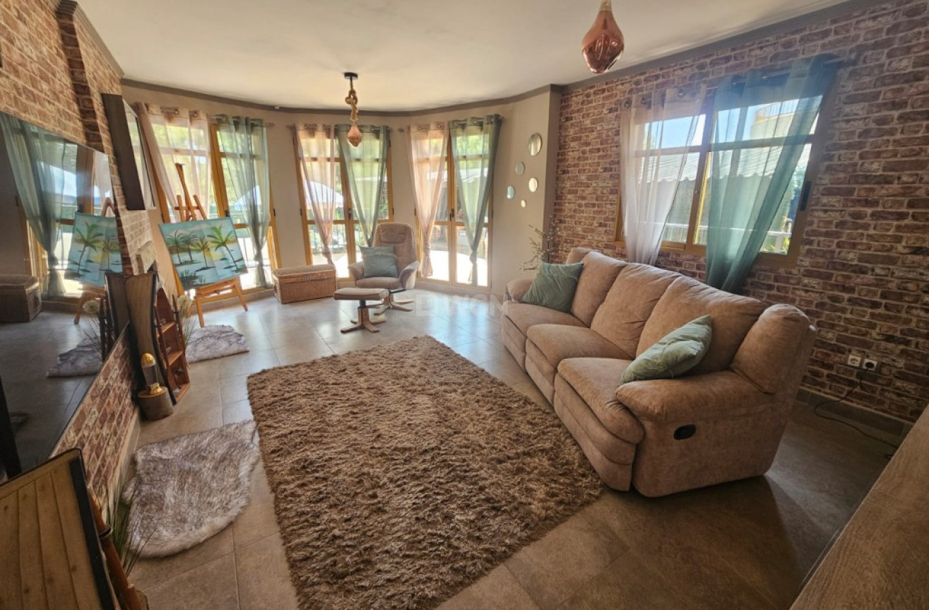 Odsprzedaż - Villa - Sierra Cortina - Inland