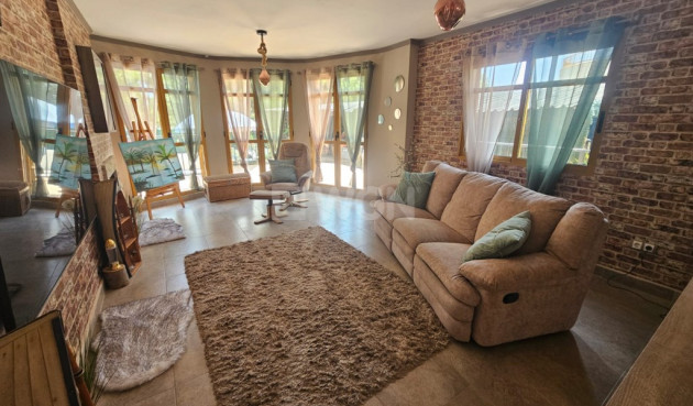 Odsprzedaż - Villa - Sierra Cortina - Inland