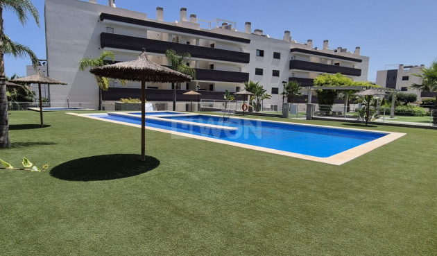 Resale - Apartment / flat - Las Filipinas - Inland