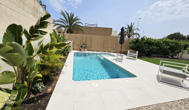 Odsprzedaż - Villa - Orihuela Costa - La Regia