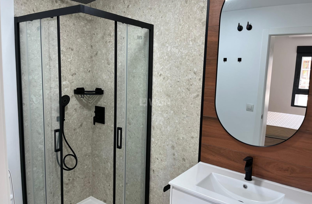 Odsprzedaż - Mieszkanie w bloku - San Miguel de Salinas - Inland