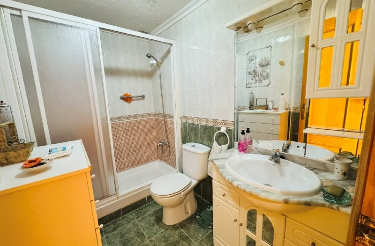 Odsprzedaż - Mieszkanie w bloku - La Mata - Costa Blanca