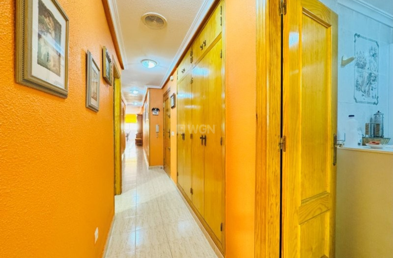 Odsprzedaż - Mieszkanie w bloku - La Mata - Costa Blanca