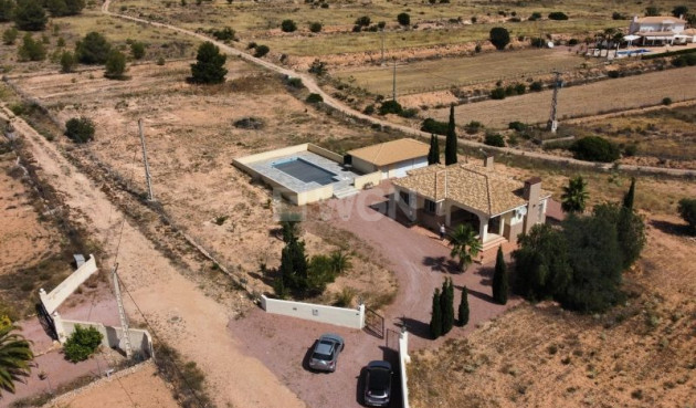 Odsprzedaż - Villa - Hondón de las Nieves - Inland