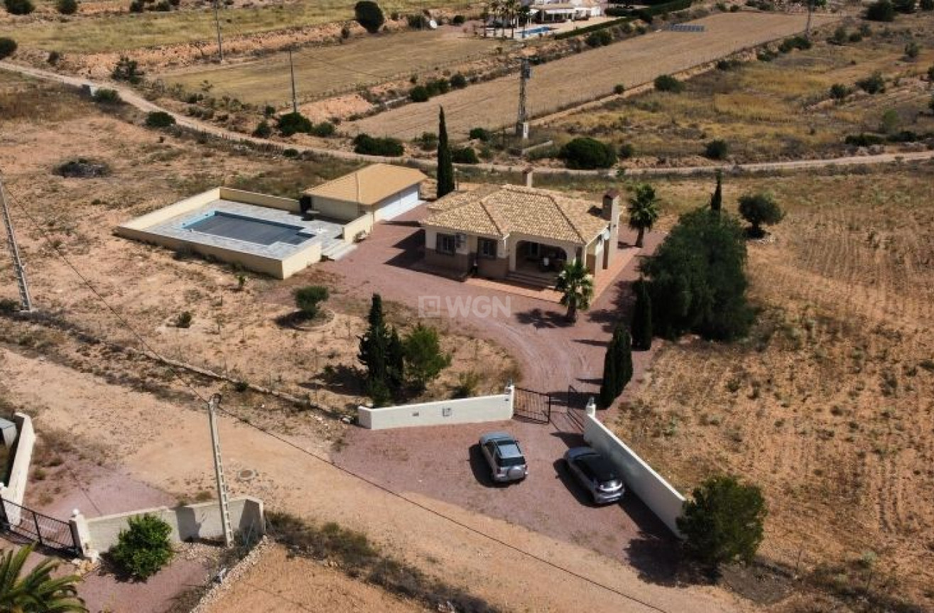 Odsprzedaż - Villa - Hondón de las Nieves - Inland