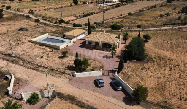 Odsprzedaż - Villa - Hondón de las Nieves - Inland