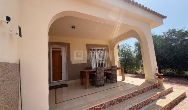 Odsprzedaż - Villa - Hondón de las Nieves - Inland