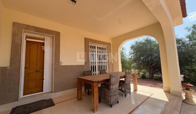 Odsprzedaż - Villa - Hondón de las Nieves - Inland