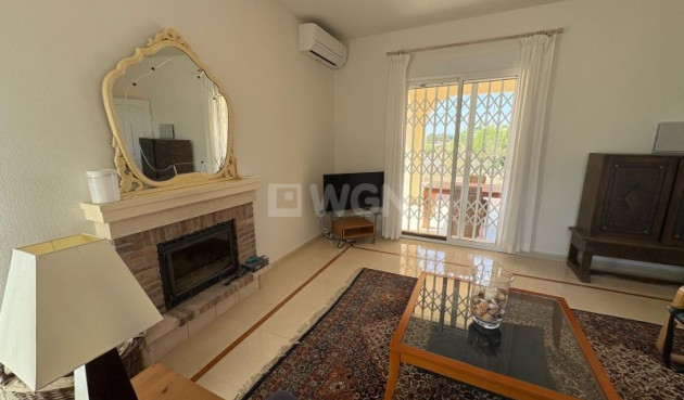 Odsprzedaż - Villa - Hondón de las Nieves - Inland