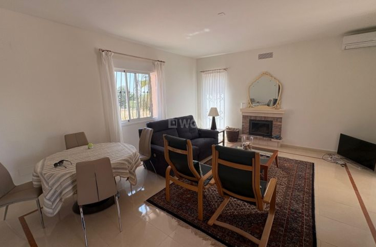 Odsprzedaż - Villa - Hondón de las Nieves - Inland