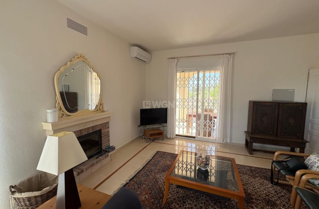 Odsprzedaż - Villa - Hondón de las Nieves - Inland