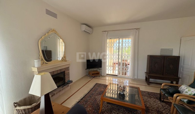 Odsprzedaż - Villa - Hondón de las Nieves - Inland