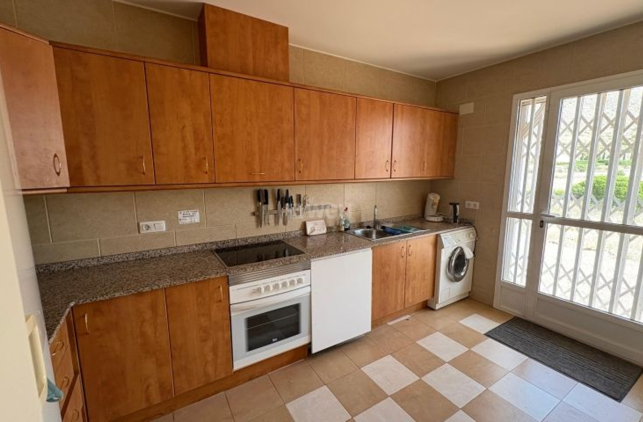 Odsprzedaż - Villa - Hondón de las Nieves - Inland