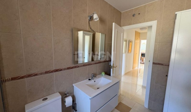 Odsprzedaż - Villa - Hondón de las Nieves - Inland