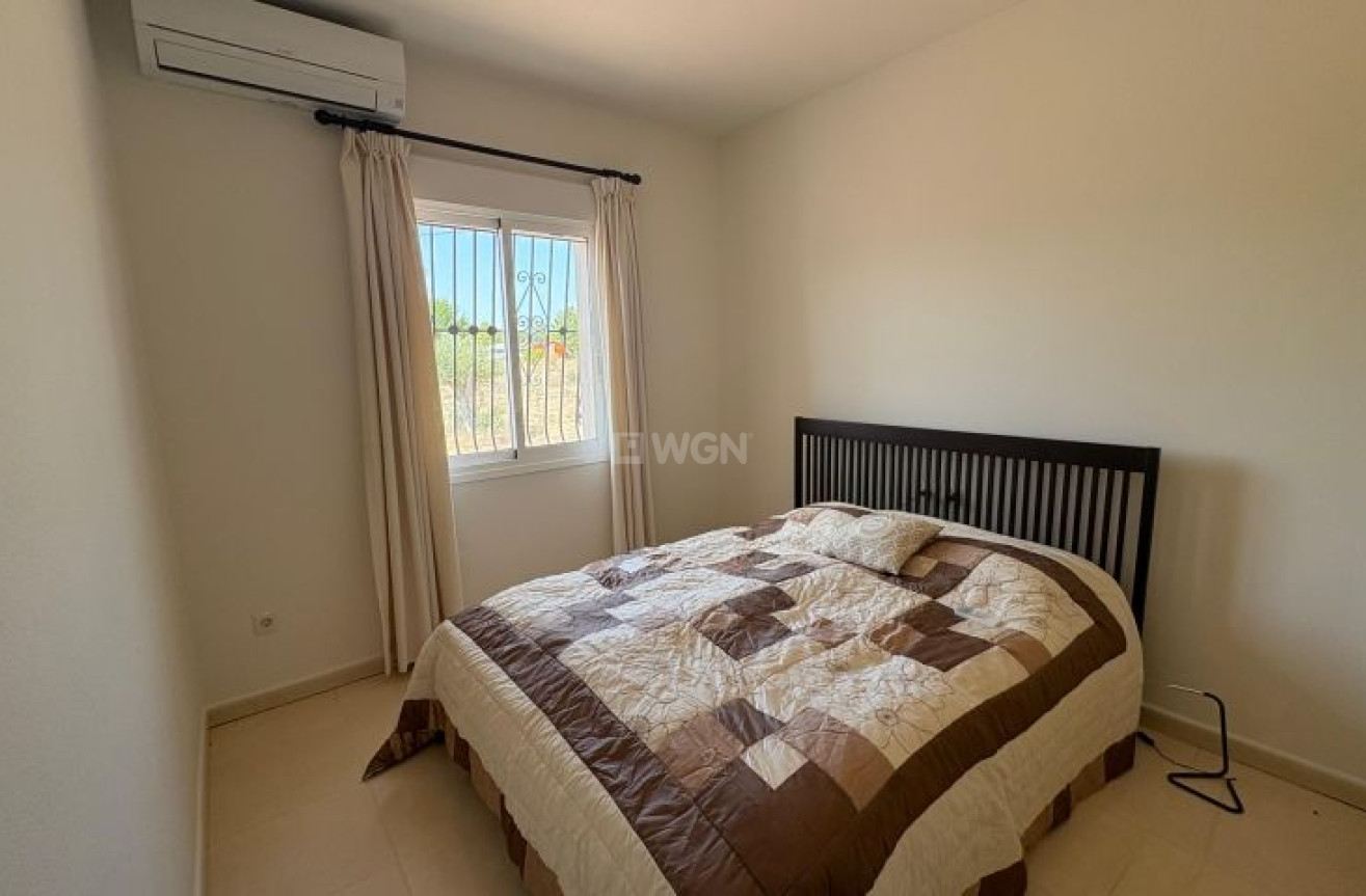 Odsprzedaż - Villa - Hondón de las Nieves - Inland